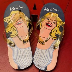 Marilyn Monroe flip flops sz 6.5/7/7.5